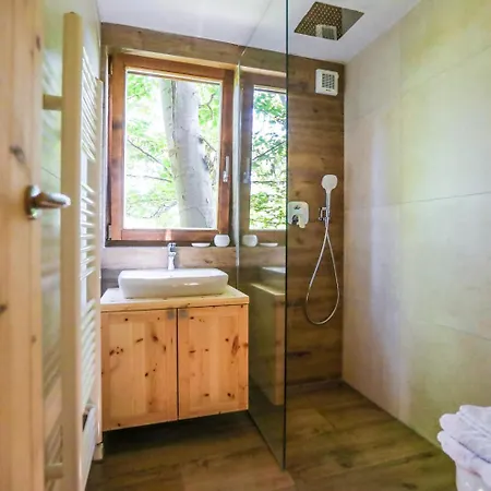 Treehouse Na Skaluc Luxury tent