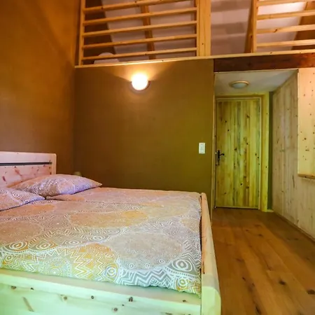 Treehouse Na Skaluc Luxury tent Lasko