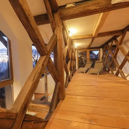 Treehouse Na Skaluc Lasko
