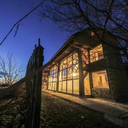 Treehouse Na Skaluc Lasko