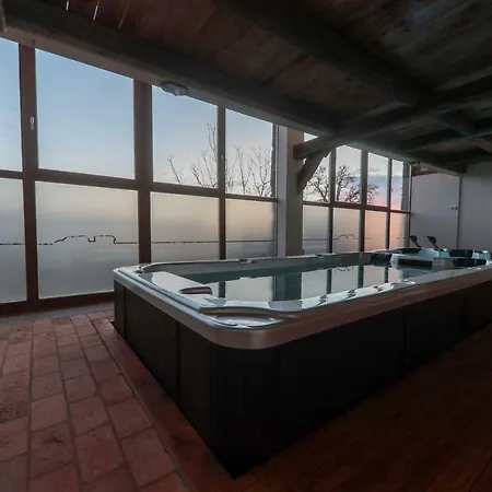 Treehouse Na Skaluc Lasko
